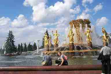 a bagno nella fontana - a questa immagine è
collegata l'immagine ingrandita