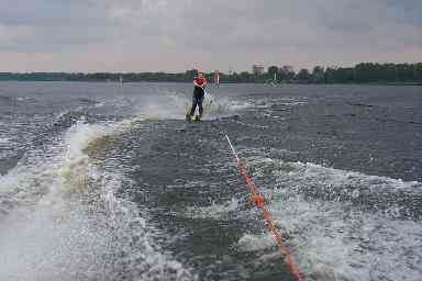 Alena fa sci d'acqua- questa immagine &egrave; collegata l'immagine ingrandita