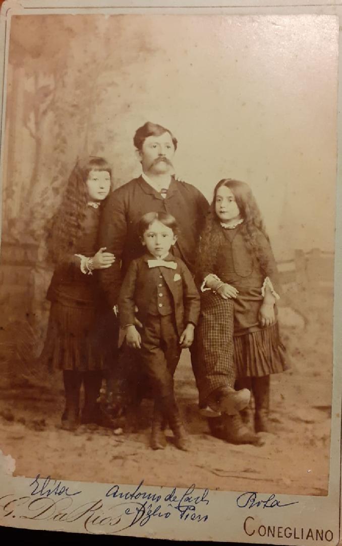 Il padre Piero con le sorelle e con il proprio padre 