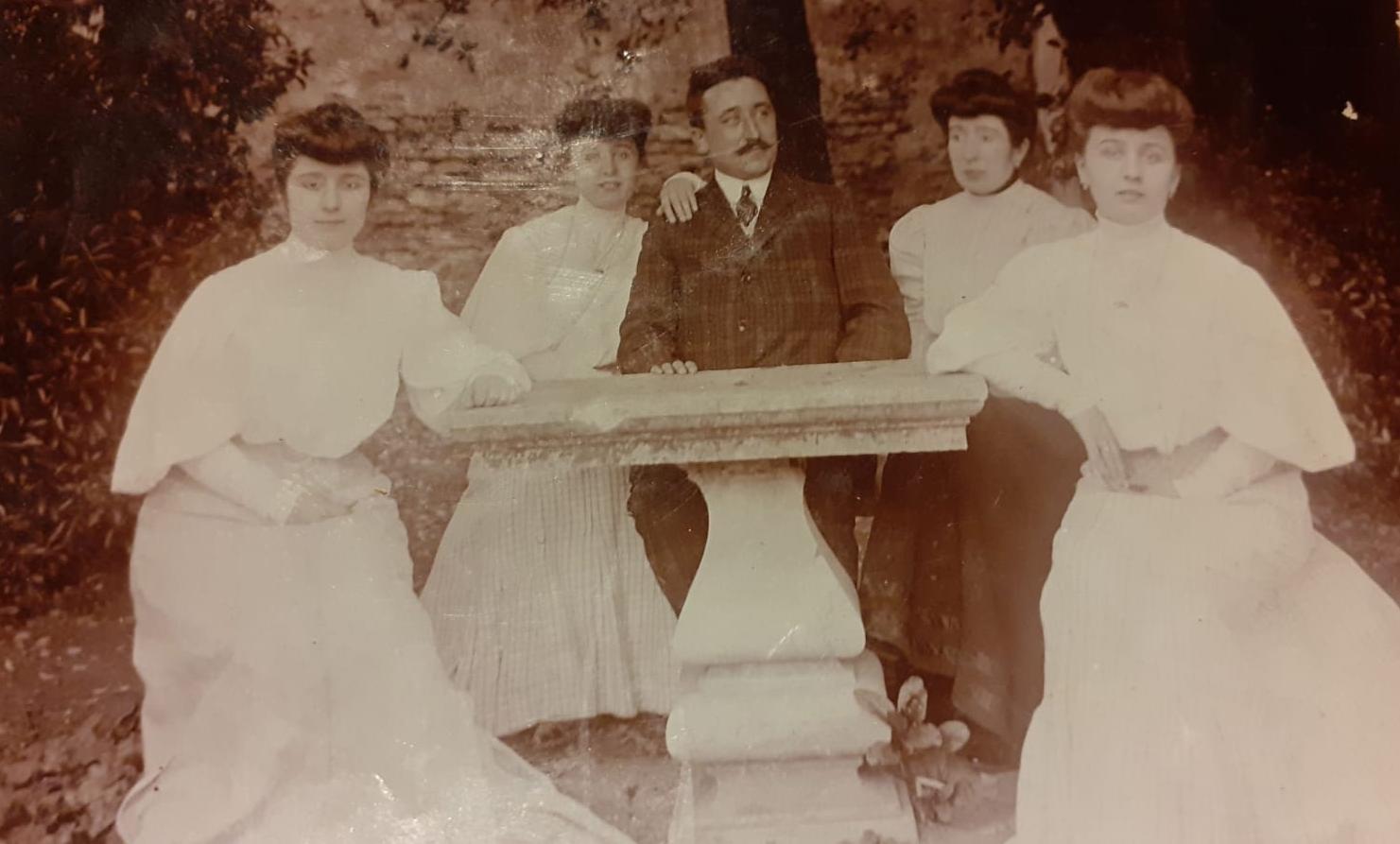 Il padre Piero da adulto 